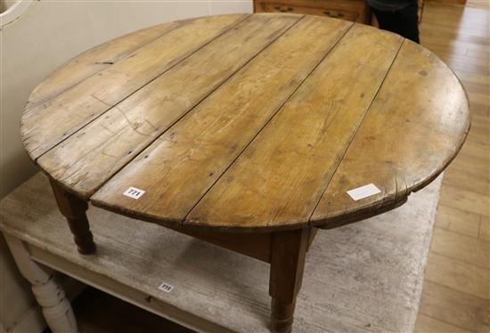 A circular pine coffee table W.106cm
